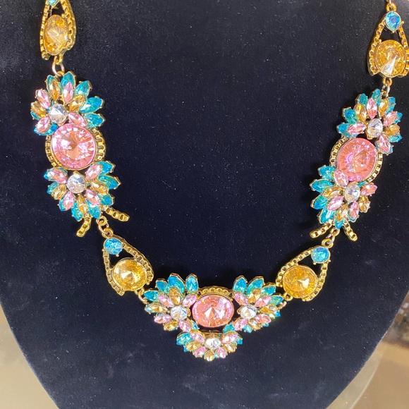 Gorgeous Statement Necklace Pin & Turquoise on Gold - Picture 2 of 16